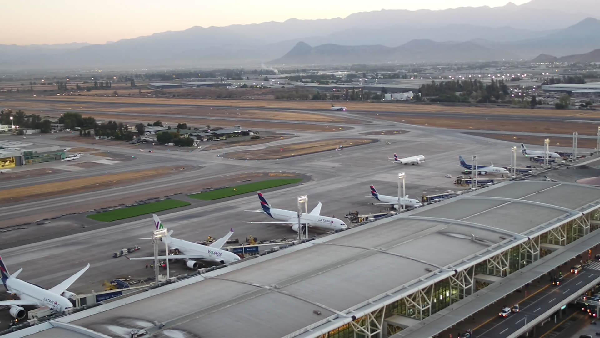 Resultado de imagen para Aeropuerto Merino BenÃ­tez wiki